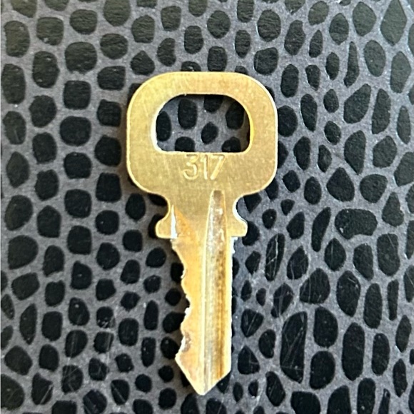 EUC Louis Vuitton Lock & Key #317 - Picture 2 of 3